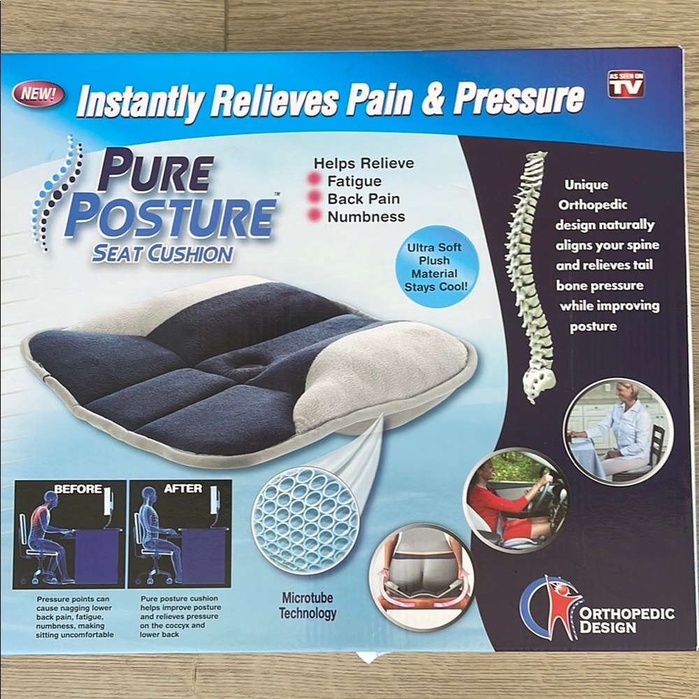 ❤️NEW!!!❤️ As Seen On TV Pure Posture Seat Cushion - Black and White